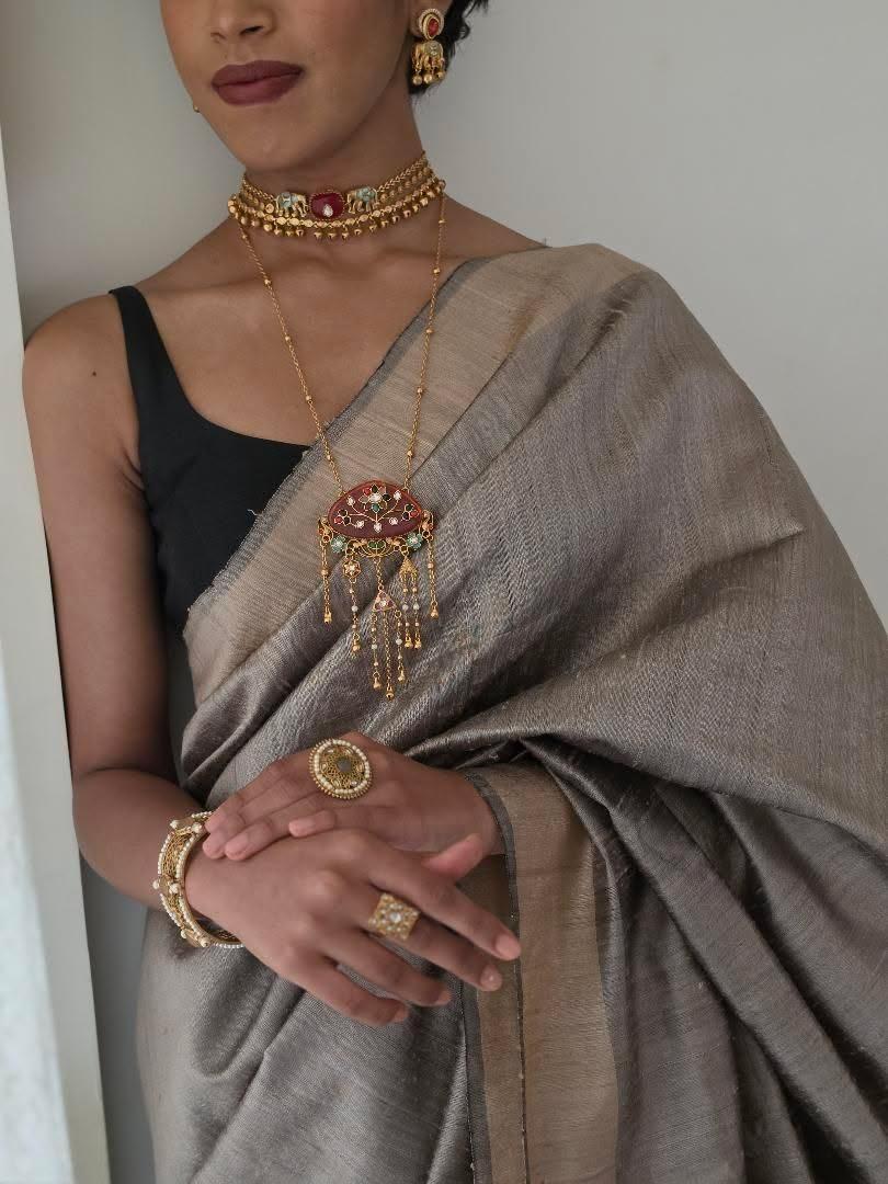 Saachi Handcrafted delicate choker Thumbnail