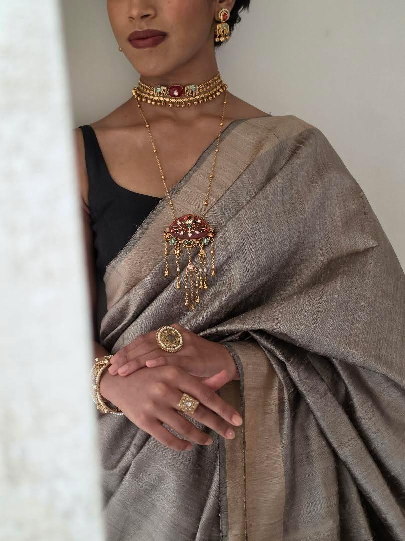 Saachi Handcrafted delicate choker Thumbnail