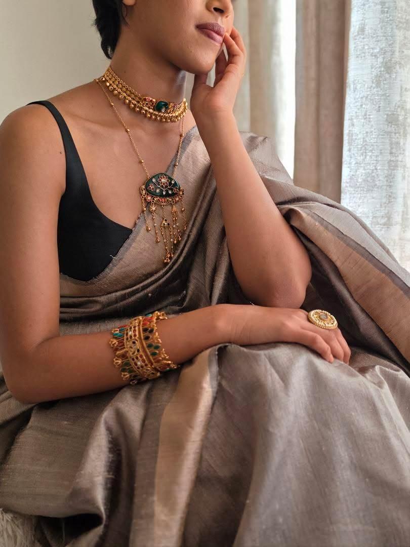 Saachi Handcrafted delicate choker Thumbnail
