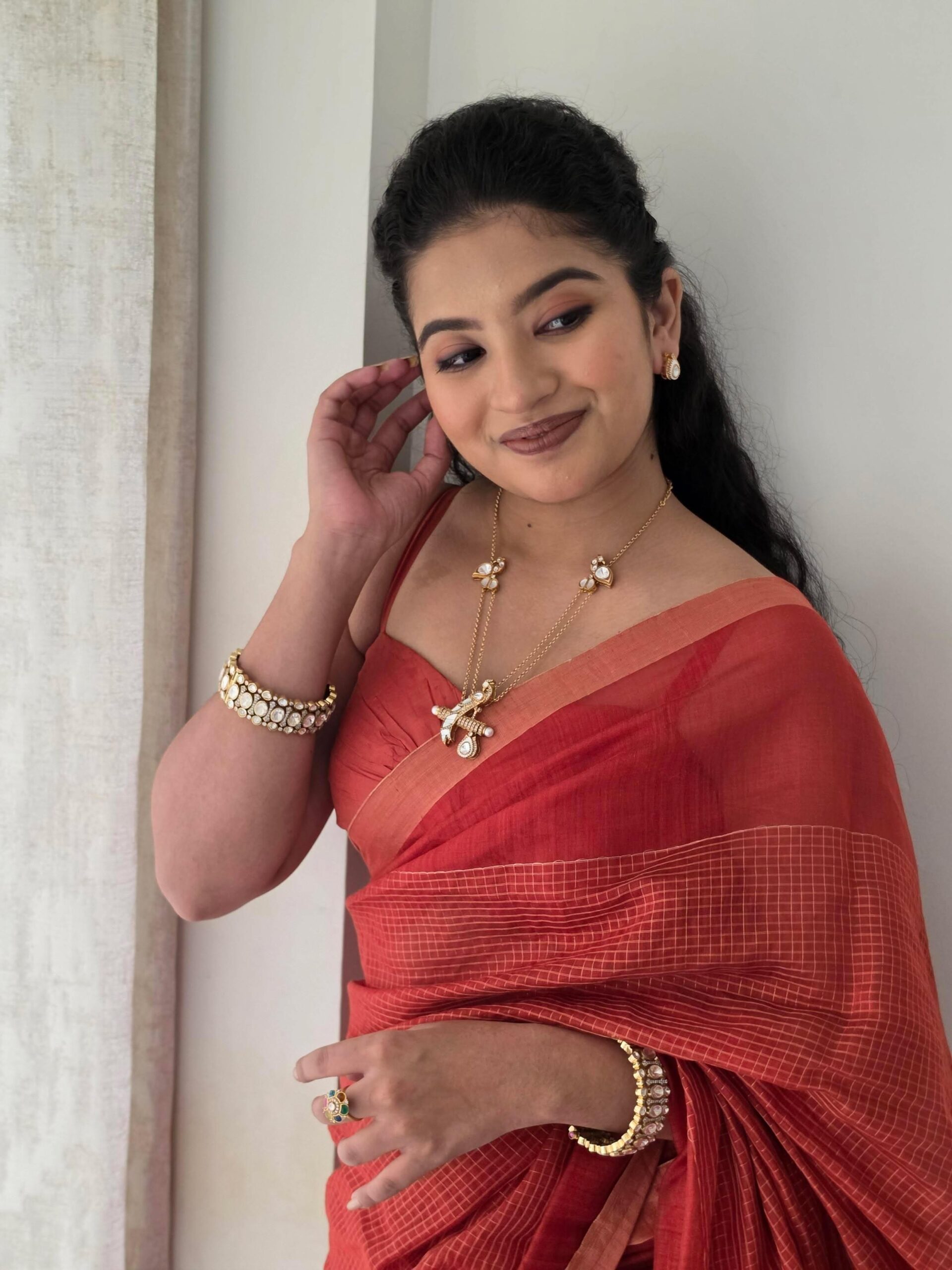 Vaishnavi delicate long necklace Thumbnail