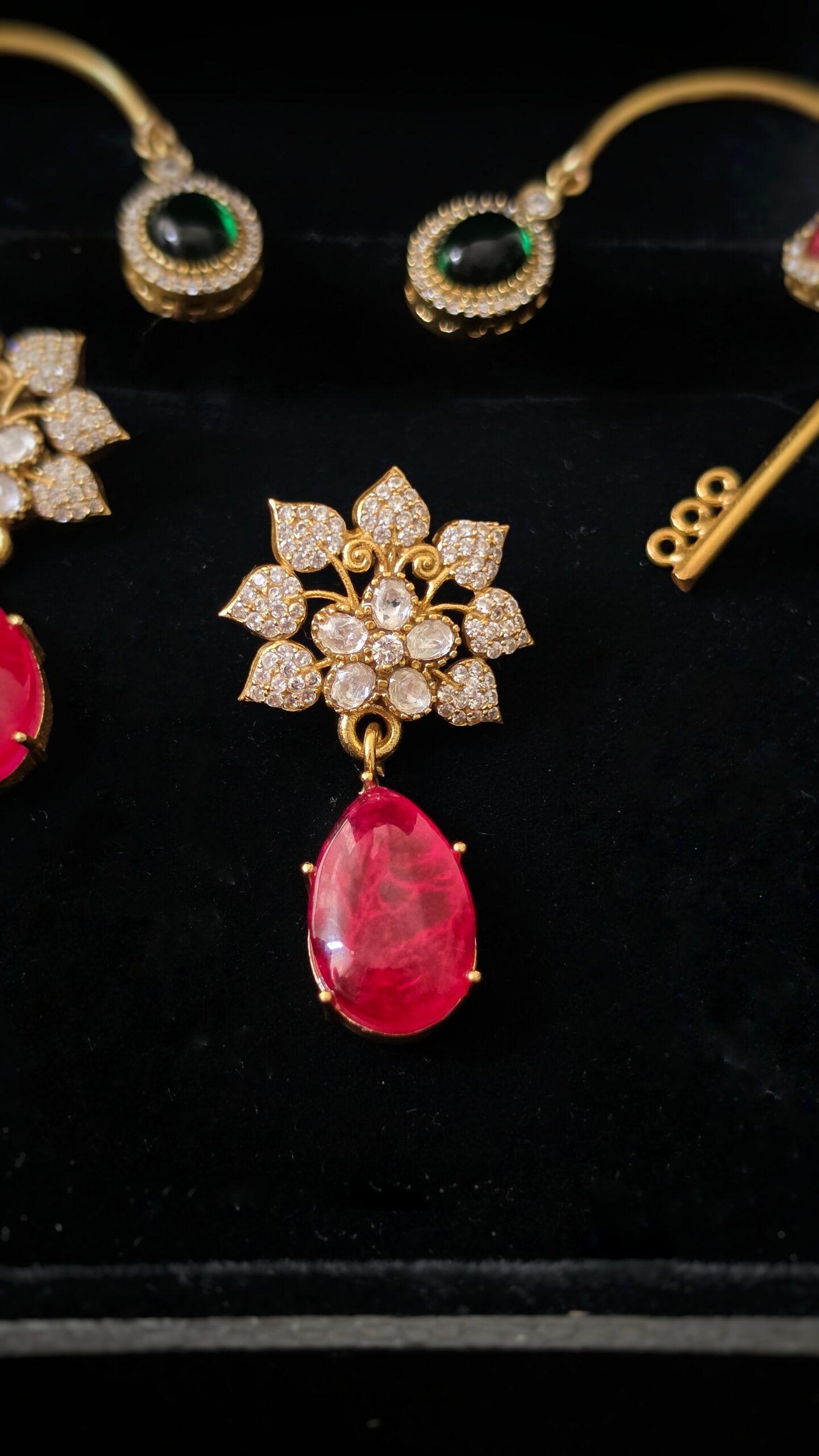 Ansa semi precious stone Earcuffs Thumbnail