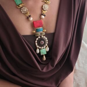 Safira semi-precious stone long necklace
