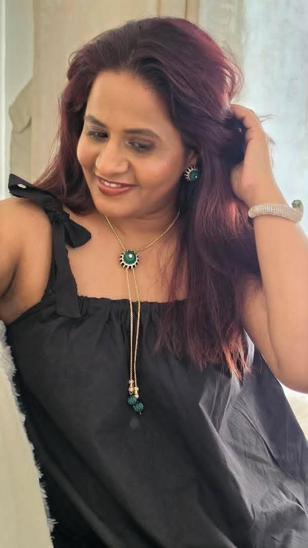 Nivara Delicate Long Necklace Thumbnail