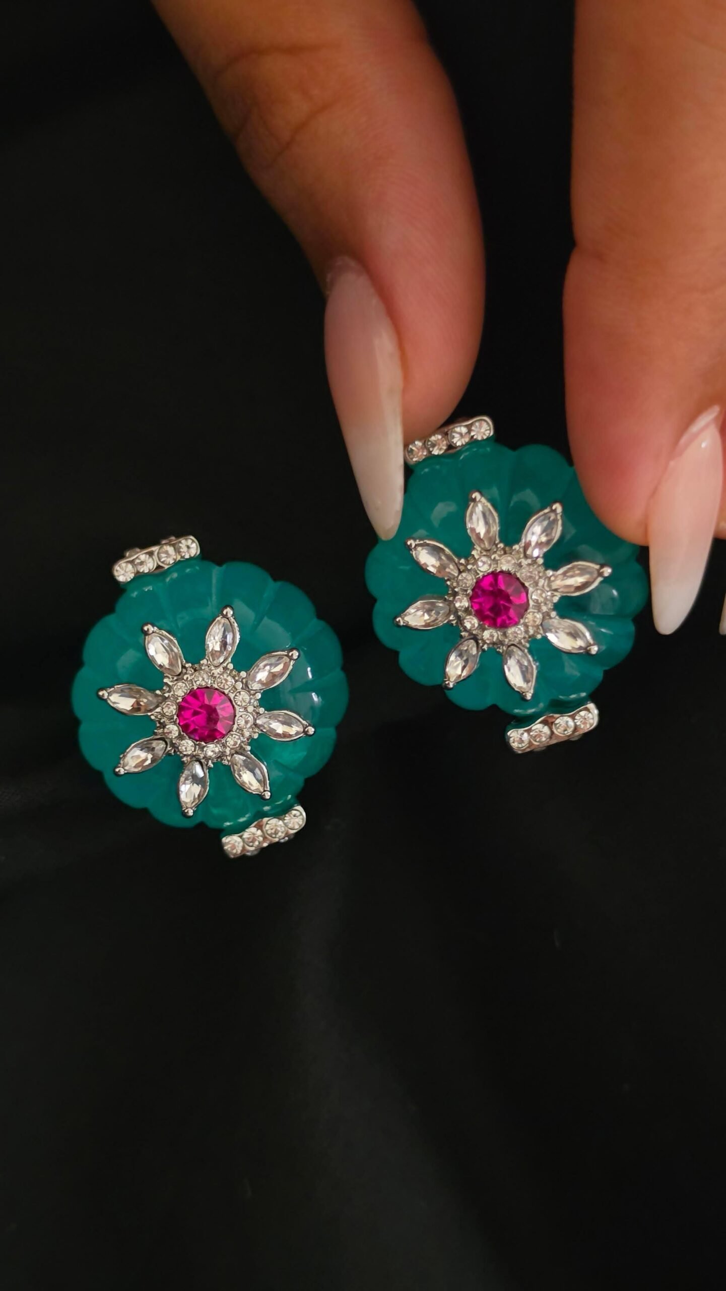 Nisha semi precious stones necklace Thumbnail