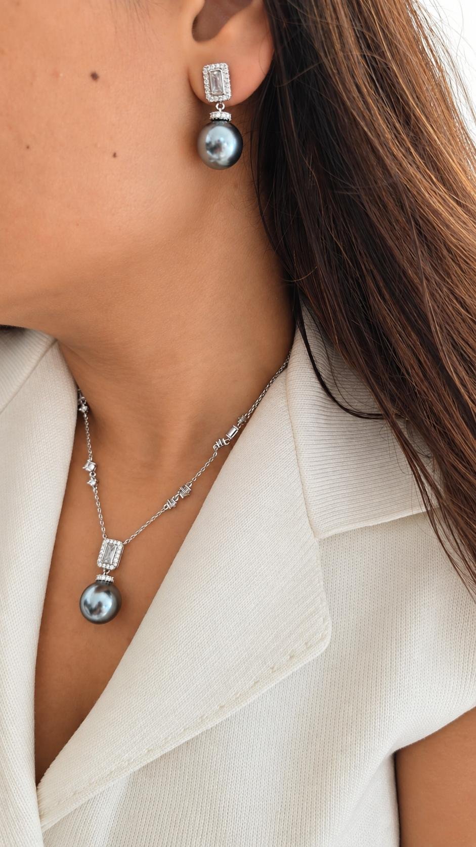 Echo necklace with Earrings Thumbnail