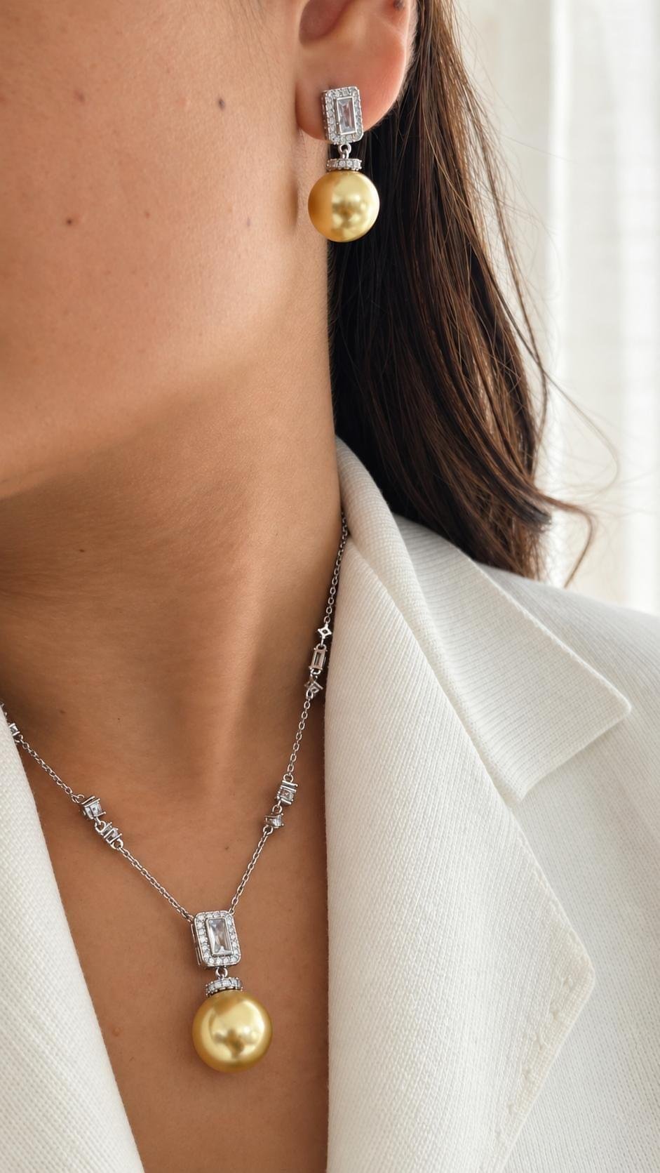 Echo necklace with Earrings Thumbnail